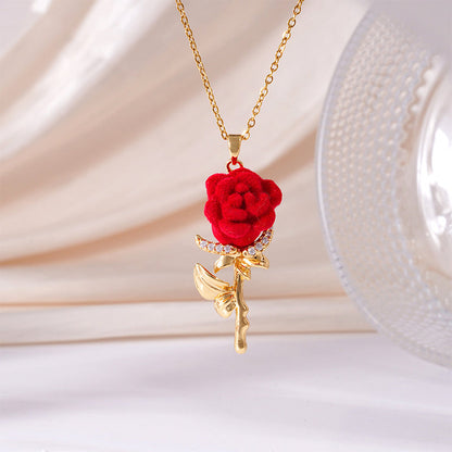 26 nya modeller 🌹 Nu med 50 % rabatt! 💎 Elegant halsband med röd ros – utsökt design, allergivänligt material, perfekt både till vardags och som present ✨